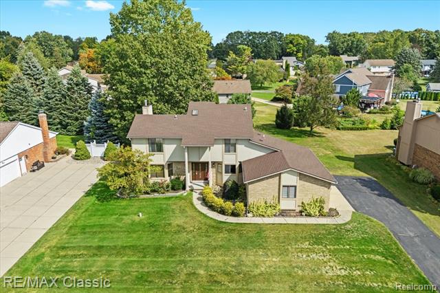 front view picture of 4432 Ravinewood Dr, Commerce Township, MI. 48382
