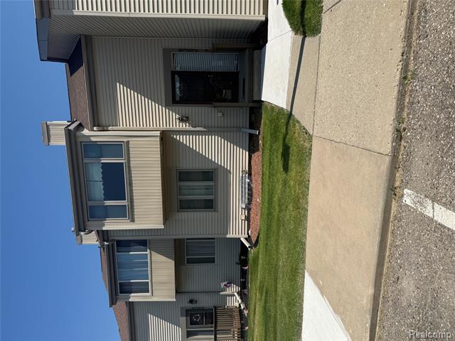 front view picture of 6352 Laurentian Court, Flint, MI. 48532