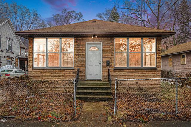 front view picture of 1003 Lavette Avenue, Benton Harbor, MI. 49022