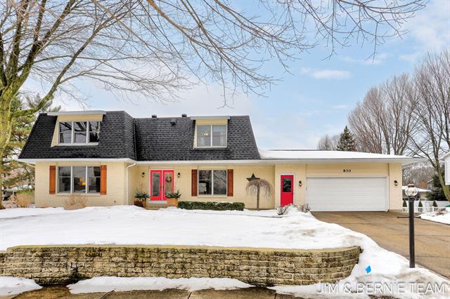 front view picture of 830 Meadowbrook Avenue, Holland, MI. 49423