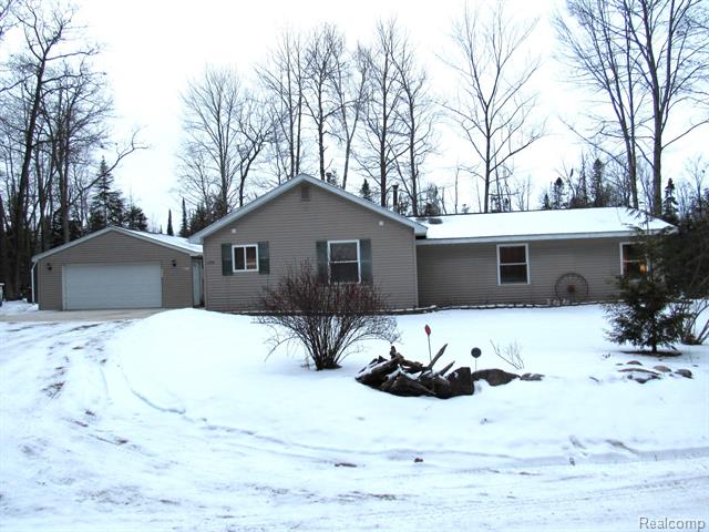 front view picture of 3390 Old Oak Trail, Prudenville, MI. 48651