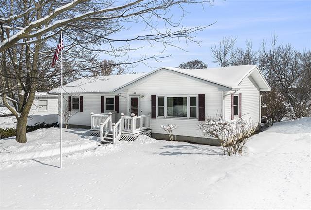 front view picture of 724 Cherokee Street, Traverse City, MI. 49684