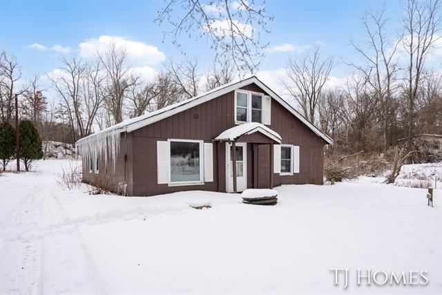 front view picture of 3540 3 Mile Road Ne, Grand Rapids, MI. 49525