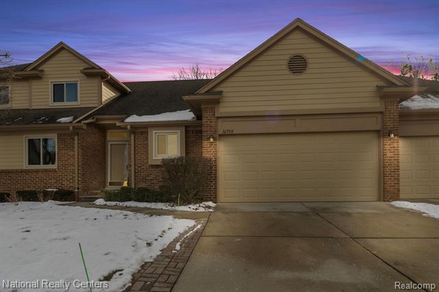 front view picture of 16950 Country Ridge Lane, Macomb, MI. 48044