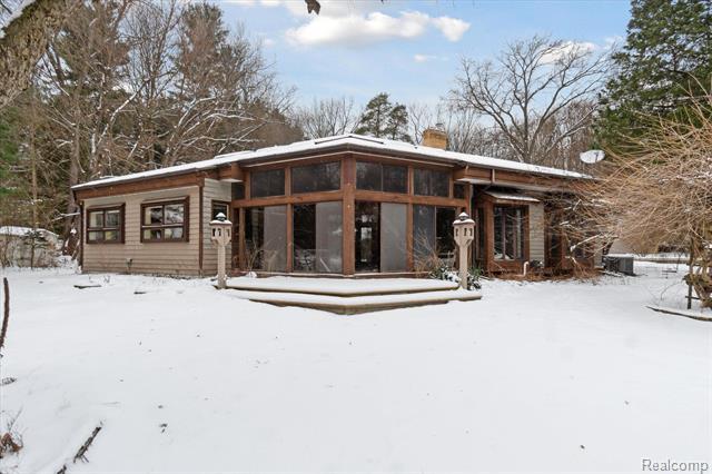 front view picture of 412 W Grand River Avenue, Okemos, MI. 48864
