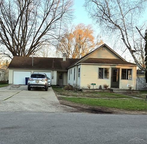front view picture of 510 W Hosmer Street, Saint Charles, MI. 48655
