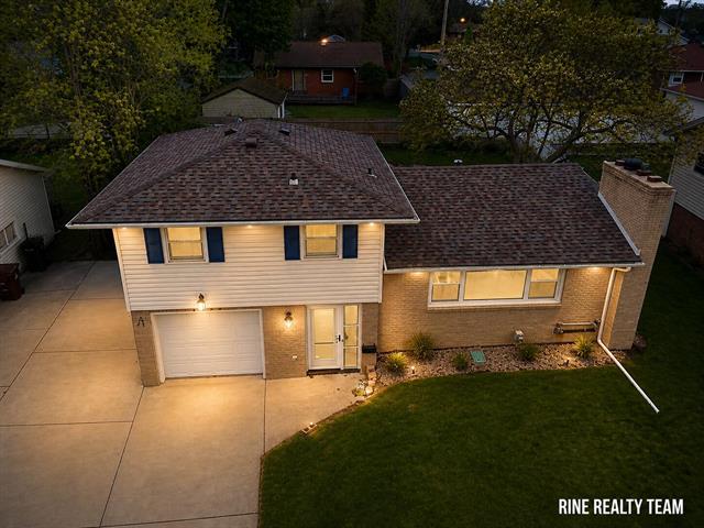 front view picture of 2200 Rossiter Place, Lansing, MI. 48911