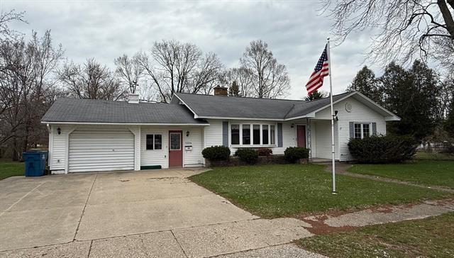 front view picture of 1204 23Rd Street, Manistee, MI. 49660