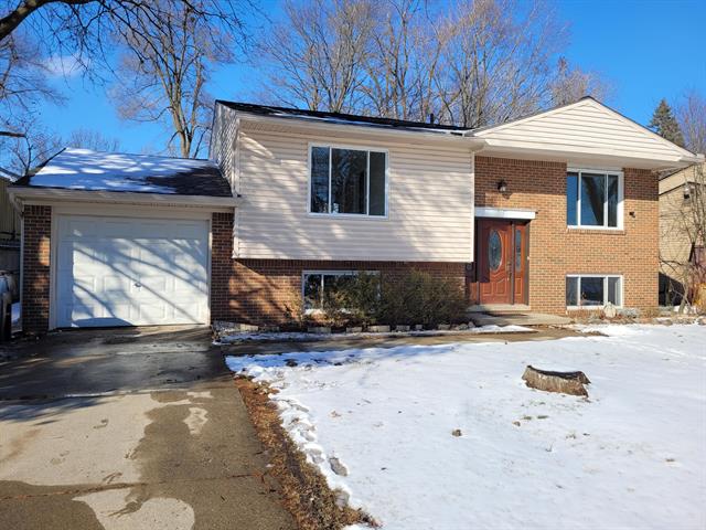 front view picture of 1739 Hamlet Drive, Ypsilanti, MI. 48198
