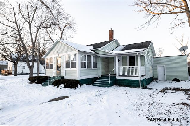 front view picture of 672 E Isabella Avenue, Muskegon, MI. 49442
