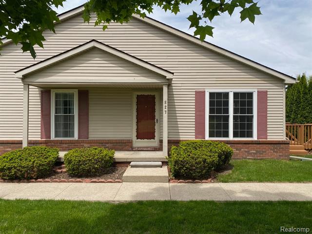 front view picture of 827 Oakwood Drive, Howell, MI. 48843