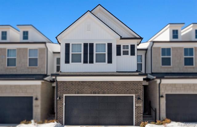 front view picture of 5535 East Spaniel Drive, Ann Arbor, MI. 48108