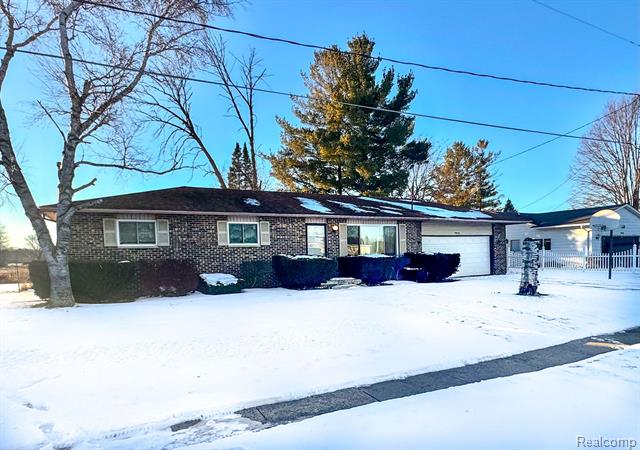 front view picture of 3930 Studor Road, Saginaw, MI. 48601