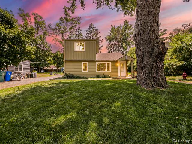 front view picture of 157 Cardinal St, Commerce Township, MI. 48382