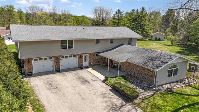 front view picture of 6880 N Luce Road, Alma, MI. 48801