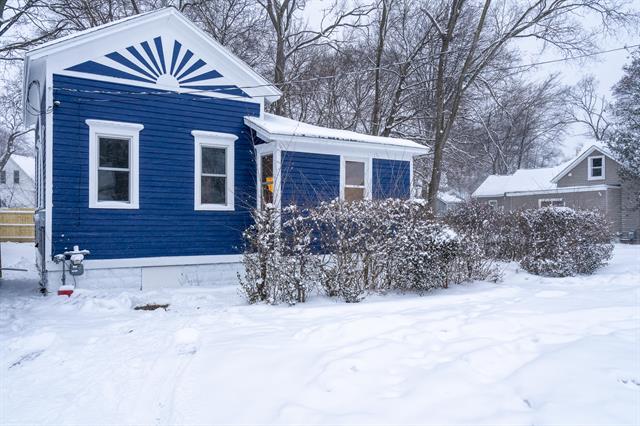 front view picture of 247 Strong Avenue, Muskegon, MI. 49441