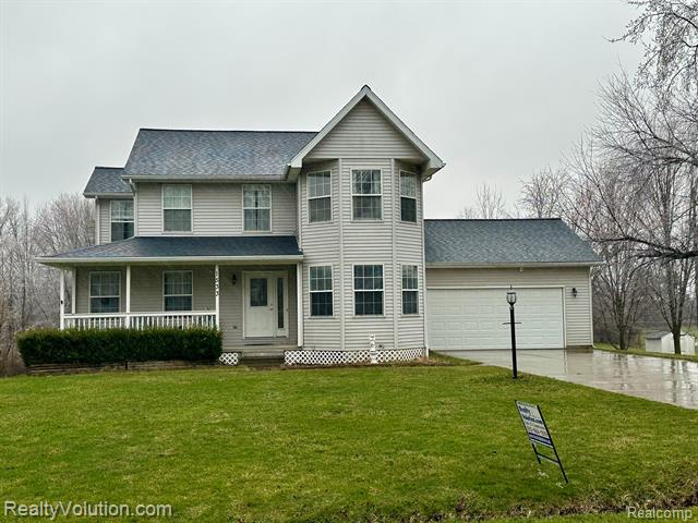 front view picture of 1533 Pleasant Street, Lapeer, MI. 48446