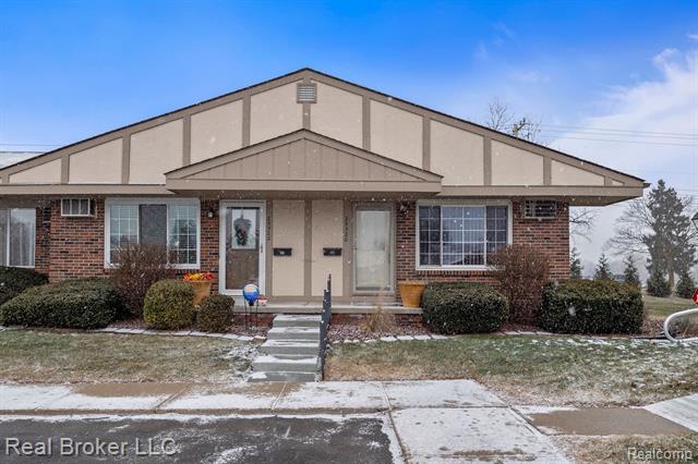 front view picture of 25320 Franklin Terrace, South Lyon, MI. 48178