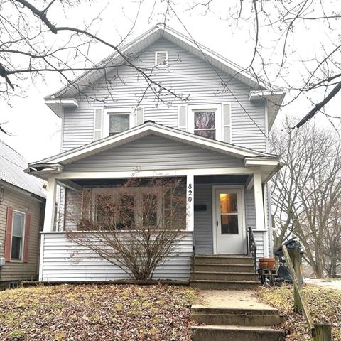 front view picture of 820 Center Street, Jackson, MI. 49202