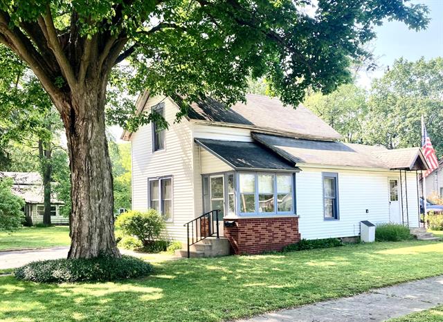 front view picture of 225 Sheldon Street, Dowagiac, MI. 49047