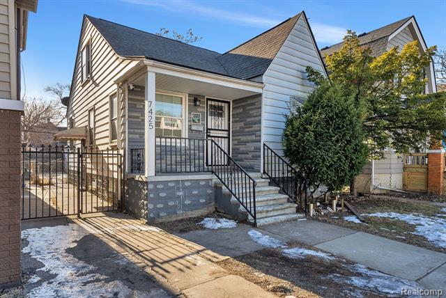 front view picture of 7425 Parkwood Street, Detroit, MI. 48210
