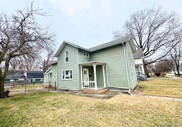 front view picture of 20 4Th Street, Mount Clemens, MI. 48043