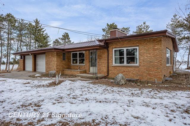 front view picture of 1175 S Boutell Se Road, Bay City, MI. 48708