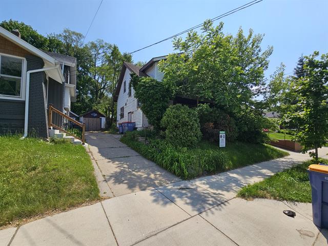 front view picture of 1114 Hall Street Se, Grand Rapids, MI. 49507