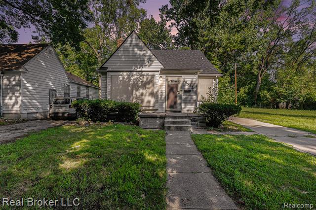 front view picture of 19922 Stahelin Avenue, Detroit, MI. 48219