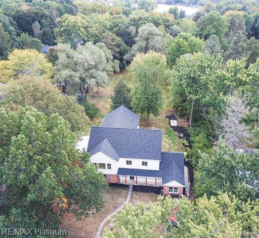 front view picture of 7369 Sweetbriar, West Bloomfield, MI. 48324