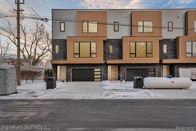 front view picture of 525 Walnut Street, Brighton, MI. 48116