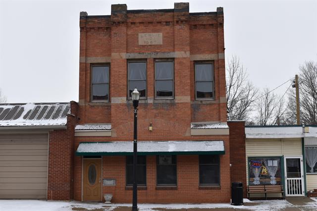 front view picture of 106 E Bellevue Street, Leslie, MI. 49251