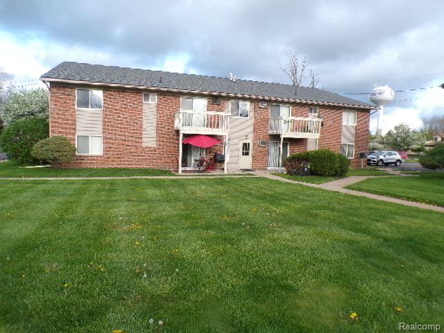 front view picture of 125 E Van Riper Road, Fowlerville, MI. 48836