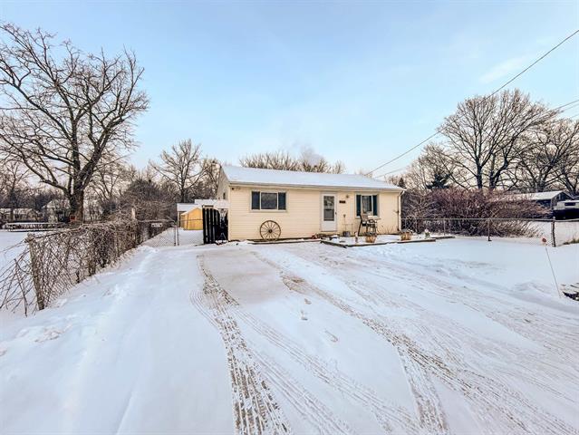 front view picture of 3488 W Gracelawn Avenue, Flint, MI. 48504