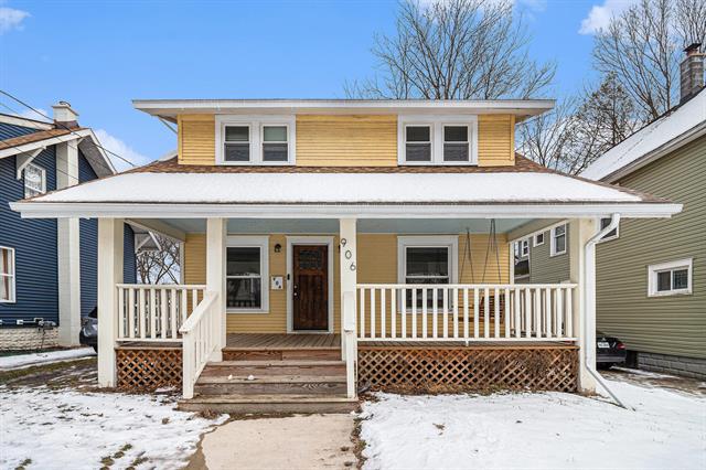 front view picture of 906 Chicago Avenue, Lansing, MI. 48915