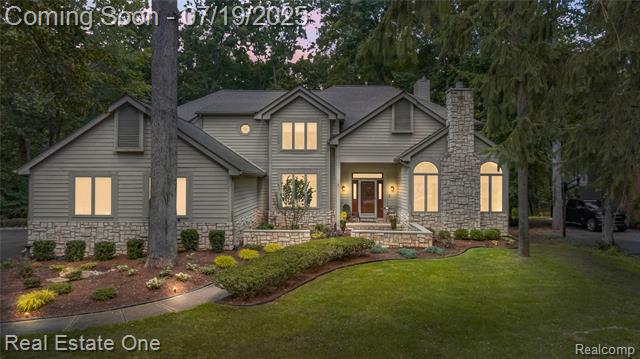 front view picture of 3574 Oakleaf Dr, West Bloomfield, MI. 48324