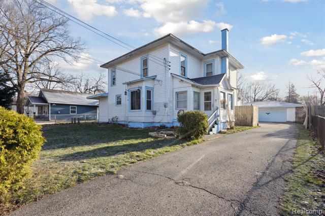 front view picture of 534 Trimble Avenue, Kalamazoo, MI. 49048
