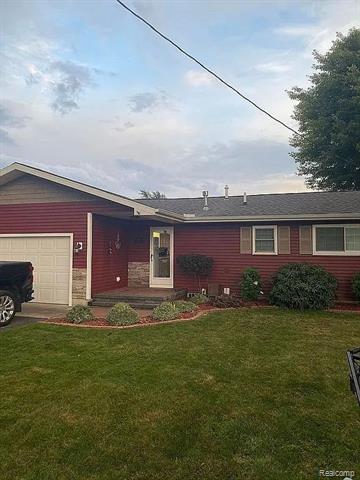 front view picture of 129 Church Street, Houghton Lake, MI. 48629