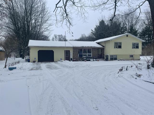front view picture of 25310 Mckenzie Street, Dowagiac, MI. 49047