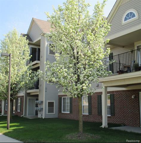 front view picture of 14208 Pinehurst Lane, Grand Blanc, MI. 48439