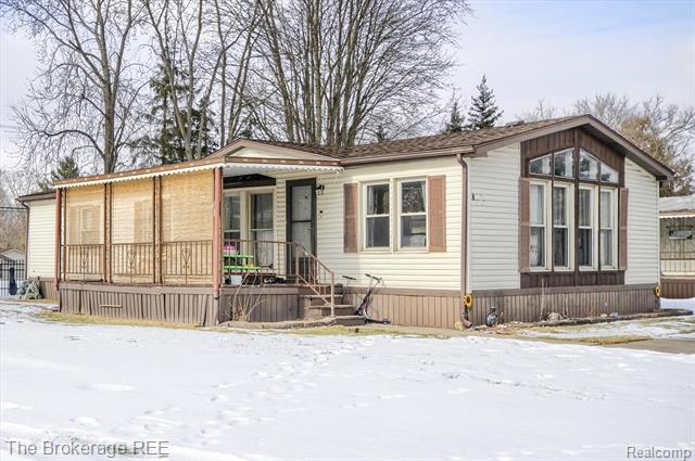 front view picture of 7 Bellwood Drive, Swartz Creek, MI. 48473