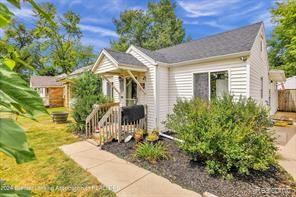 front view picture of 516 Hylewood Avenue, Lansing, MI. 48906