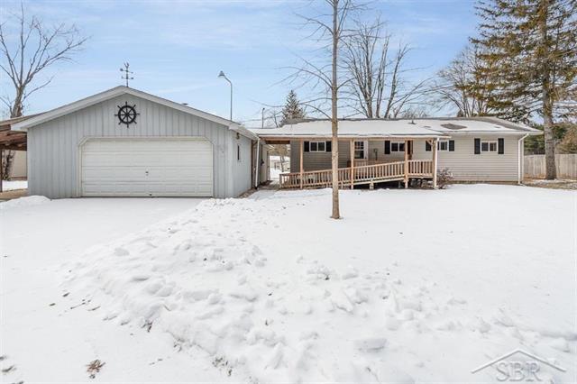front view picture of 590 Paradise Drive, Beaverton, MI. 48612