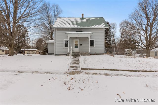 front view picture of 420 W May Street, Belding, MI. 48809