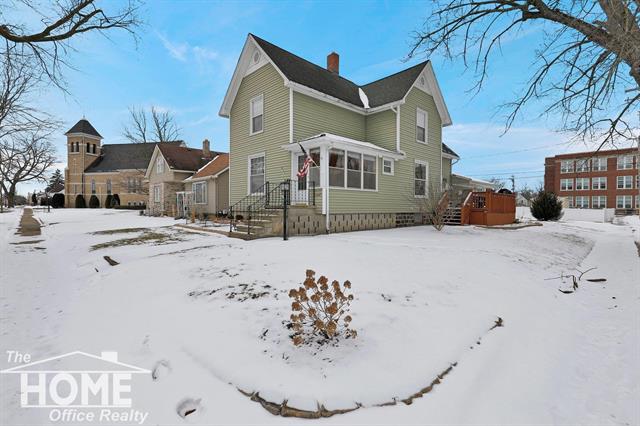 front view picture of 411 N Saginaw Street, Durand, MI. 48429