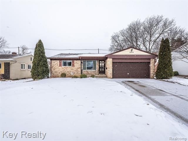 front view picture of 2223 Vassar Drive, Lansing, MI. 48912