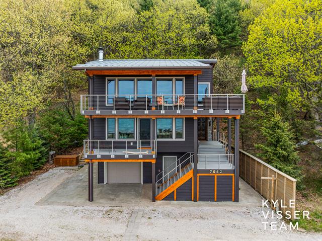 front view picture of 7042 S Montgomery, Pentwater, MI. 49449