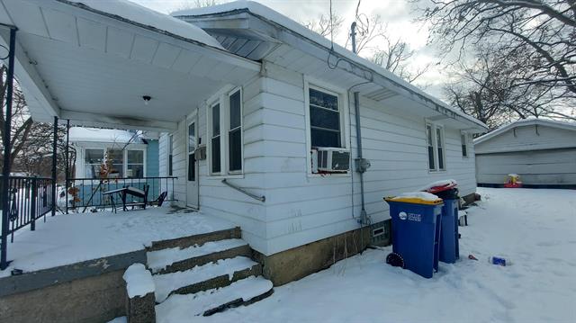 front view picture of 946 Hazen Street Se, Grand Rapids, MI. 49507