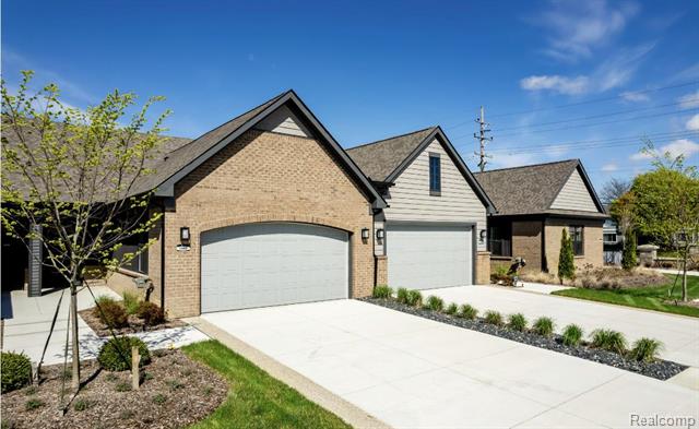 front view picture of 1550 Tribute Drive, Bloomfield Hills, MI. 48304