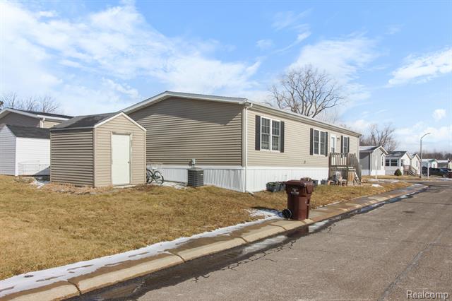 front view picture of 28958 Country Lane, Flat Rock, MI. 48134